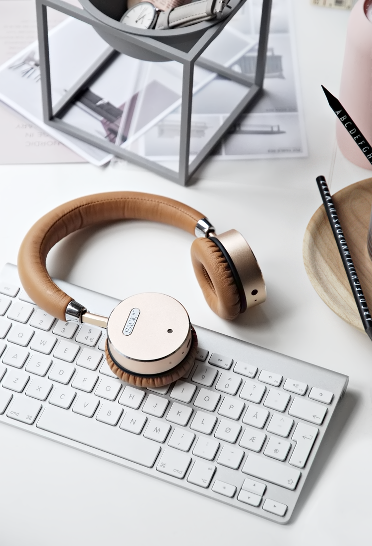 Headphones，Bluetooth headset，Metal earphone，Noise reduction earphone，