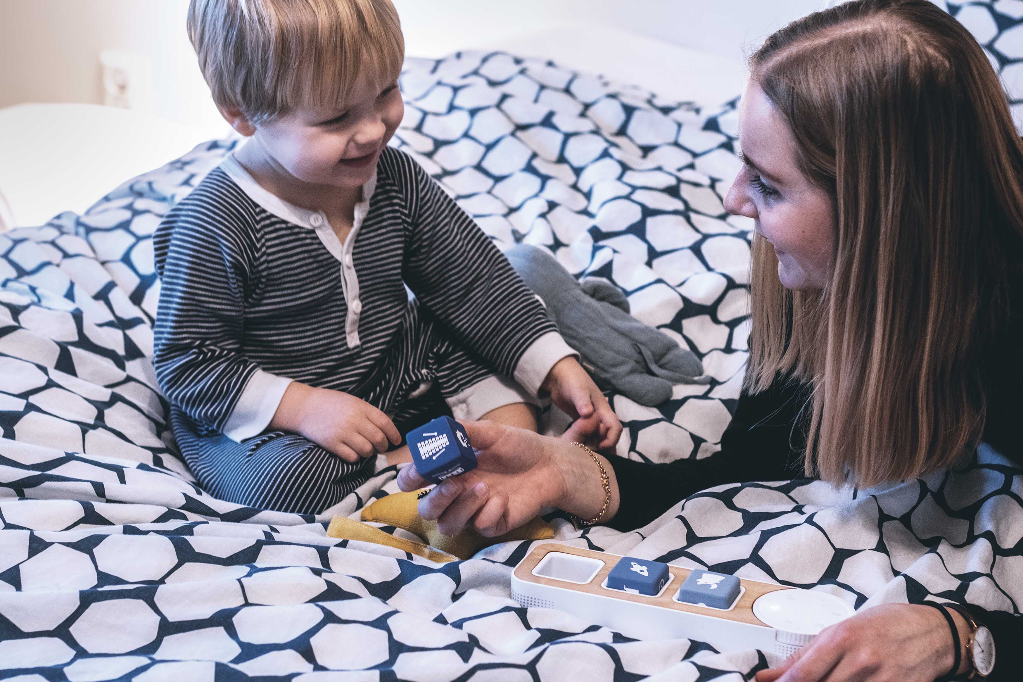 Sound Stories，Children's story machine，2020 red dot design concept award，Early education tools，