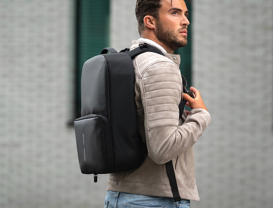 knapsack，Draw bar box，black，Guard against theft，waterproof，