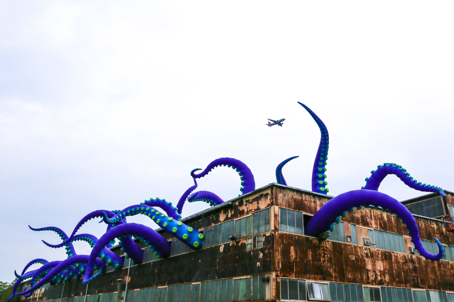 Inflatable sea monster，Sculpture，