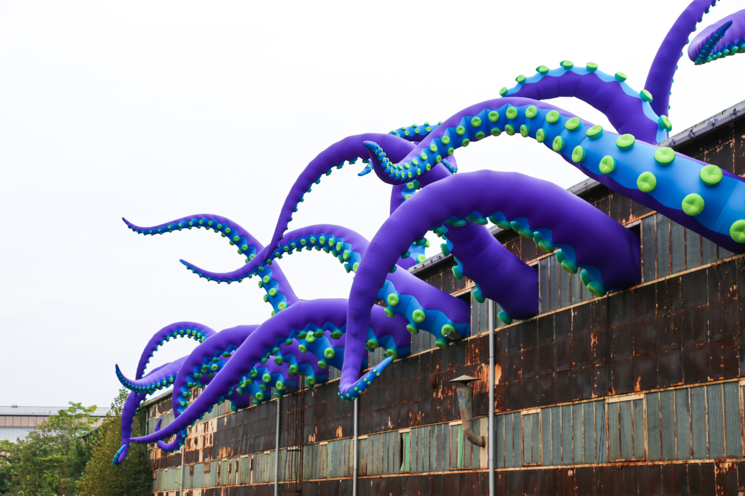 Inflatable sea monster，Sculpture，