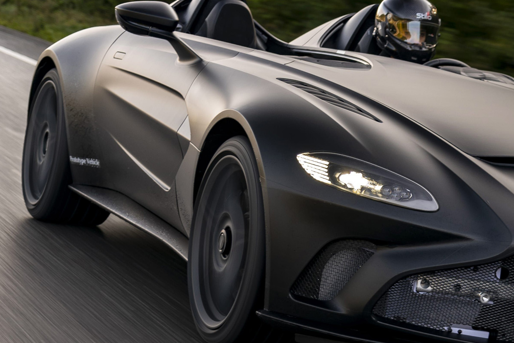 V12，Aston Martin，carbon fibre，