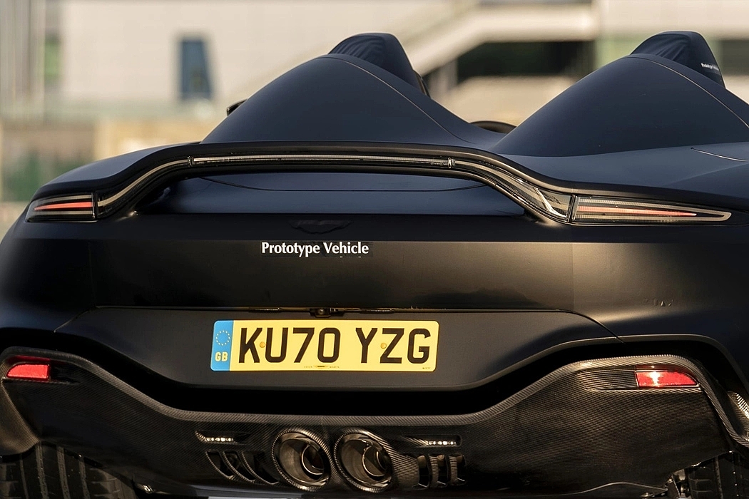 V12，Aston Martin，carbon fibre，