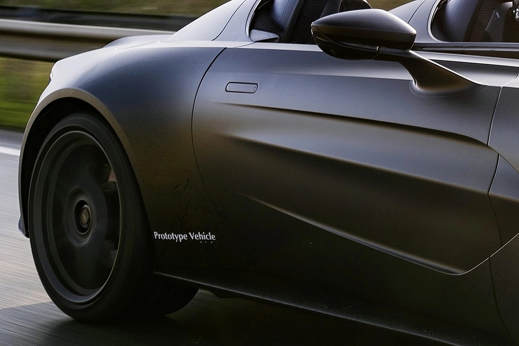 V12，Aston Martin，carbon fibre，