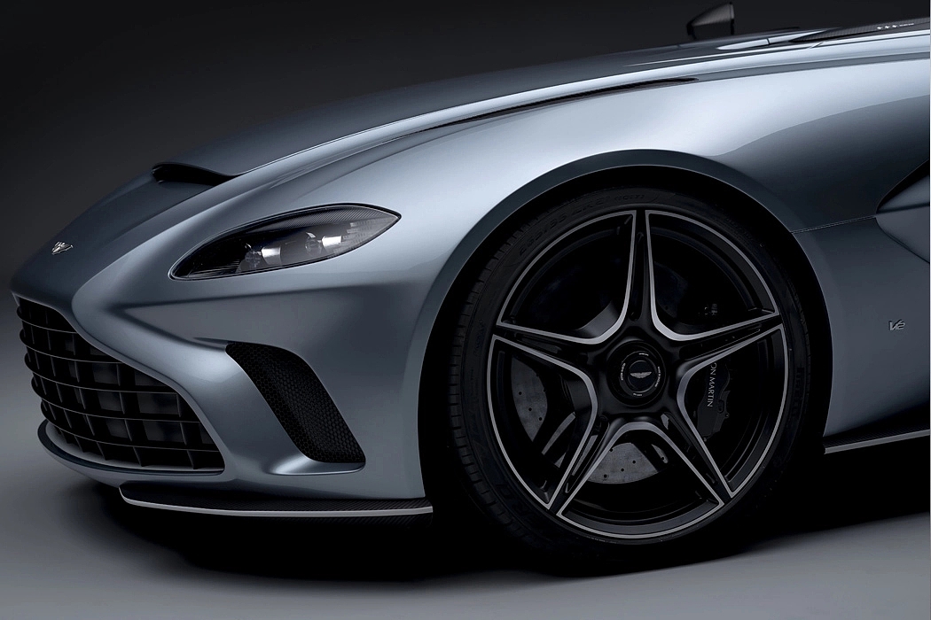 V12，Aston Martin，carbon fibre，