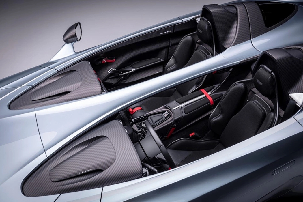 V12，Aston Martin，carbon fibre，