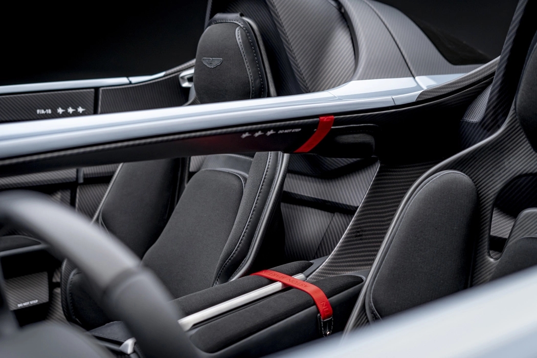 V12，Aston Martin，carbon fibre，