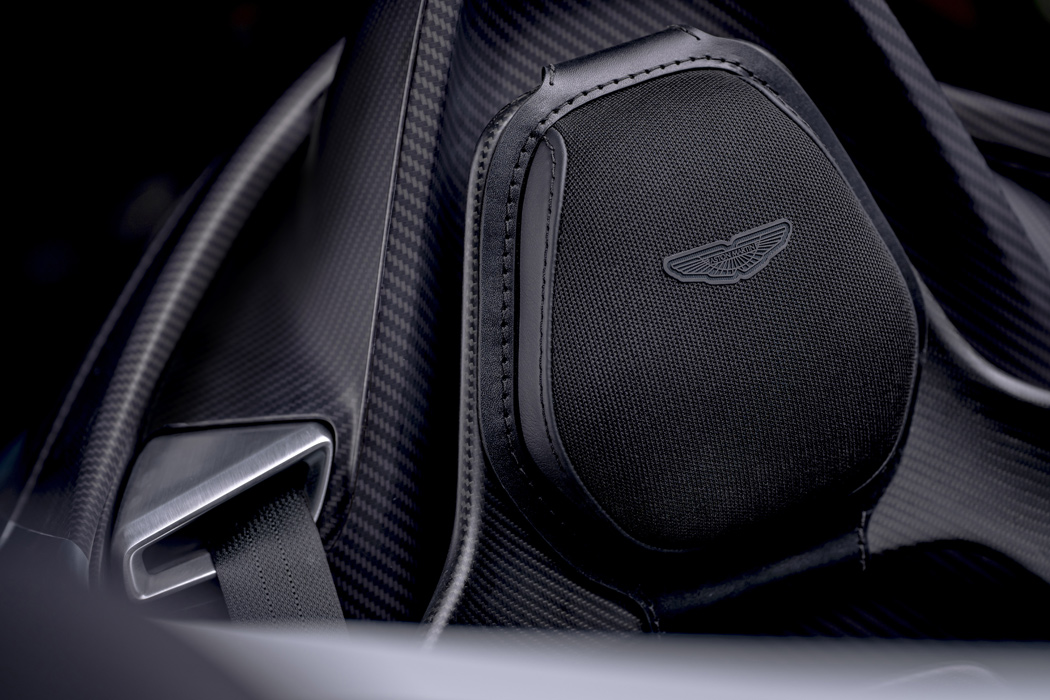 V12，Aston Martin，carbon fibre，