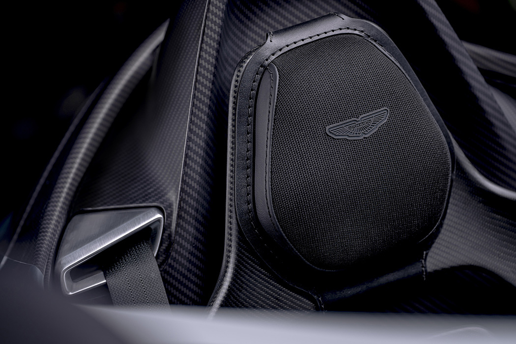 V12，Aston Martin，carbon fibre，