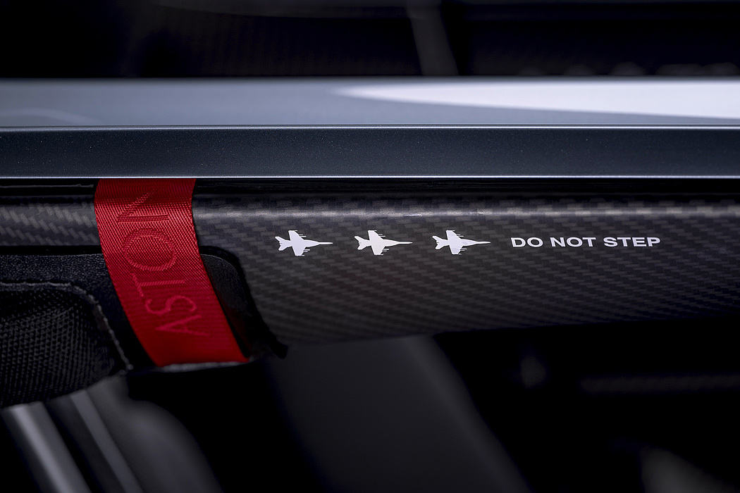 V12，Aston Martin，carbon fibre，