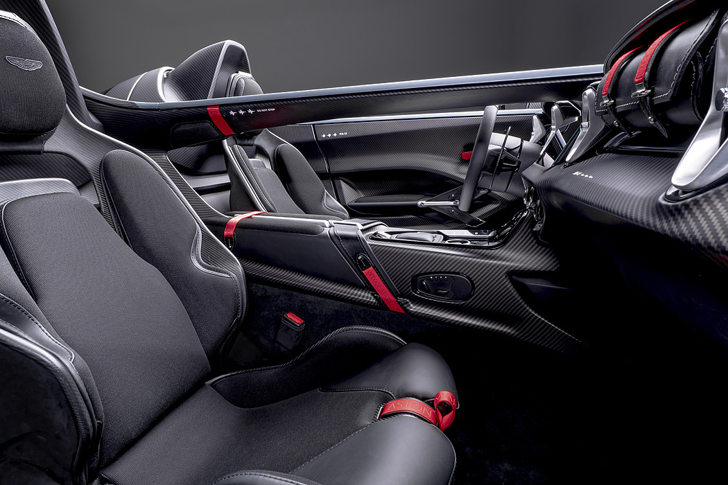 V12，Aston Martin，carbon fibre，