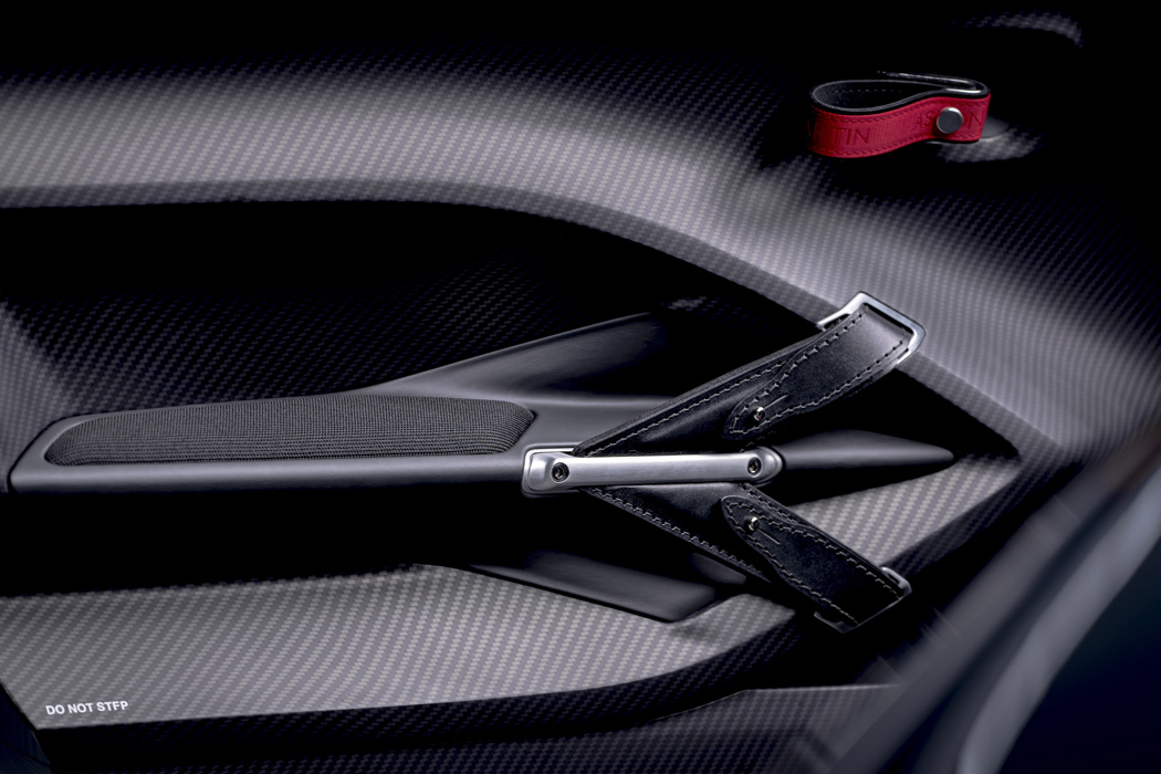 V12，Aston Martin，carbon fibre，