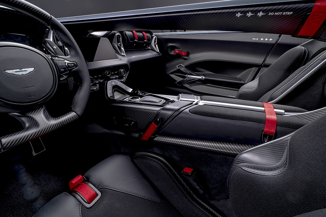 V12，Aston Martin，carbon fibre，