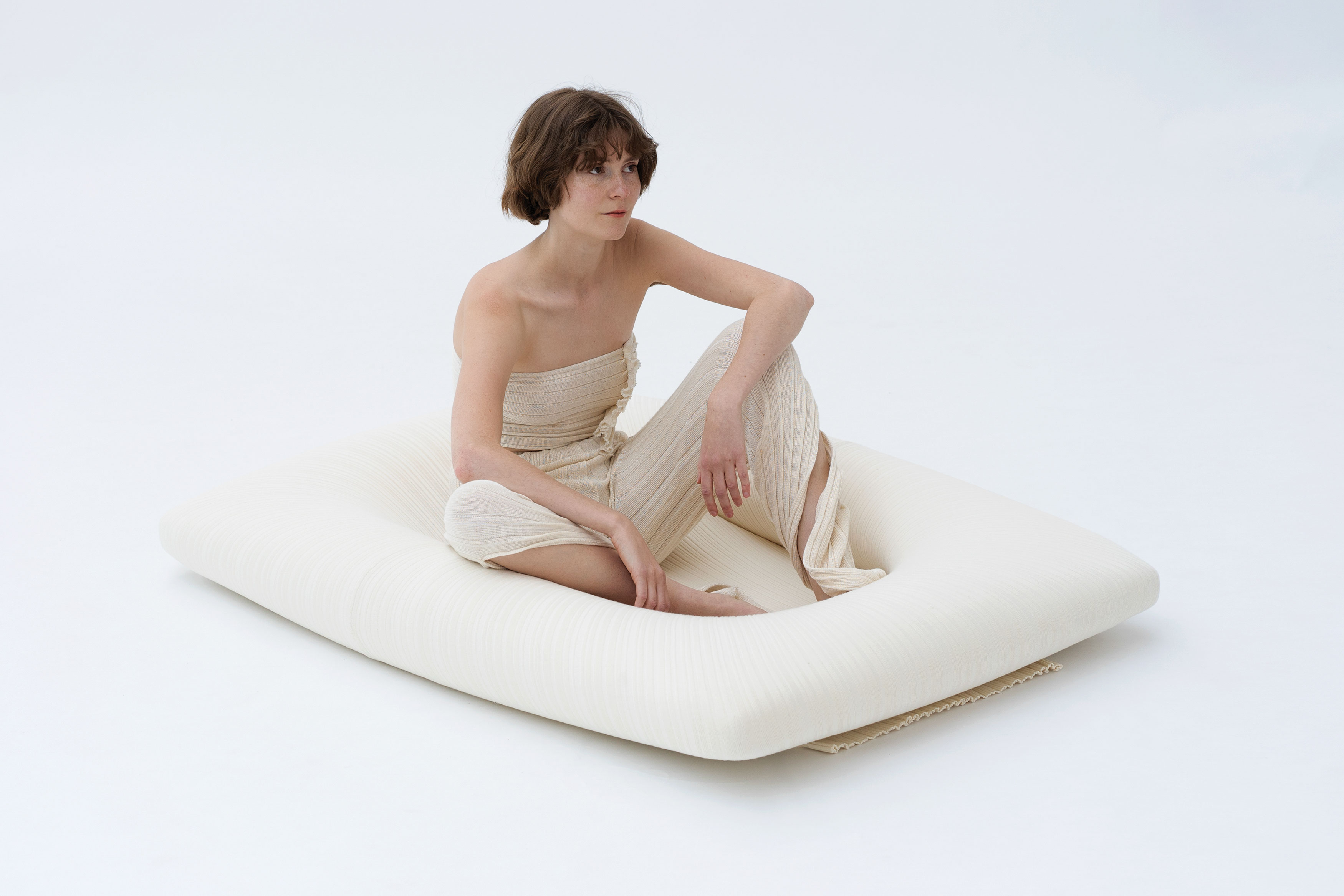 2020 red dot design concept award，The Smooth Void，The Lounger，deck chair，Knitted fabric，