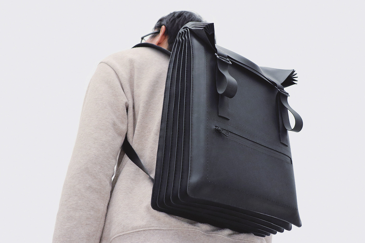 2020 red dot design concept award，Un/Limited，knapsack，black，