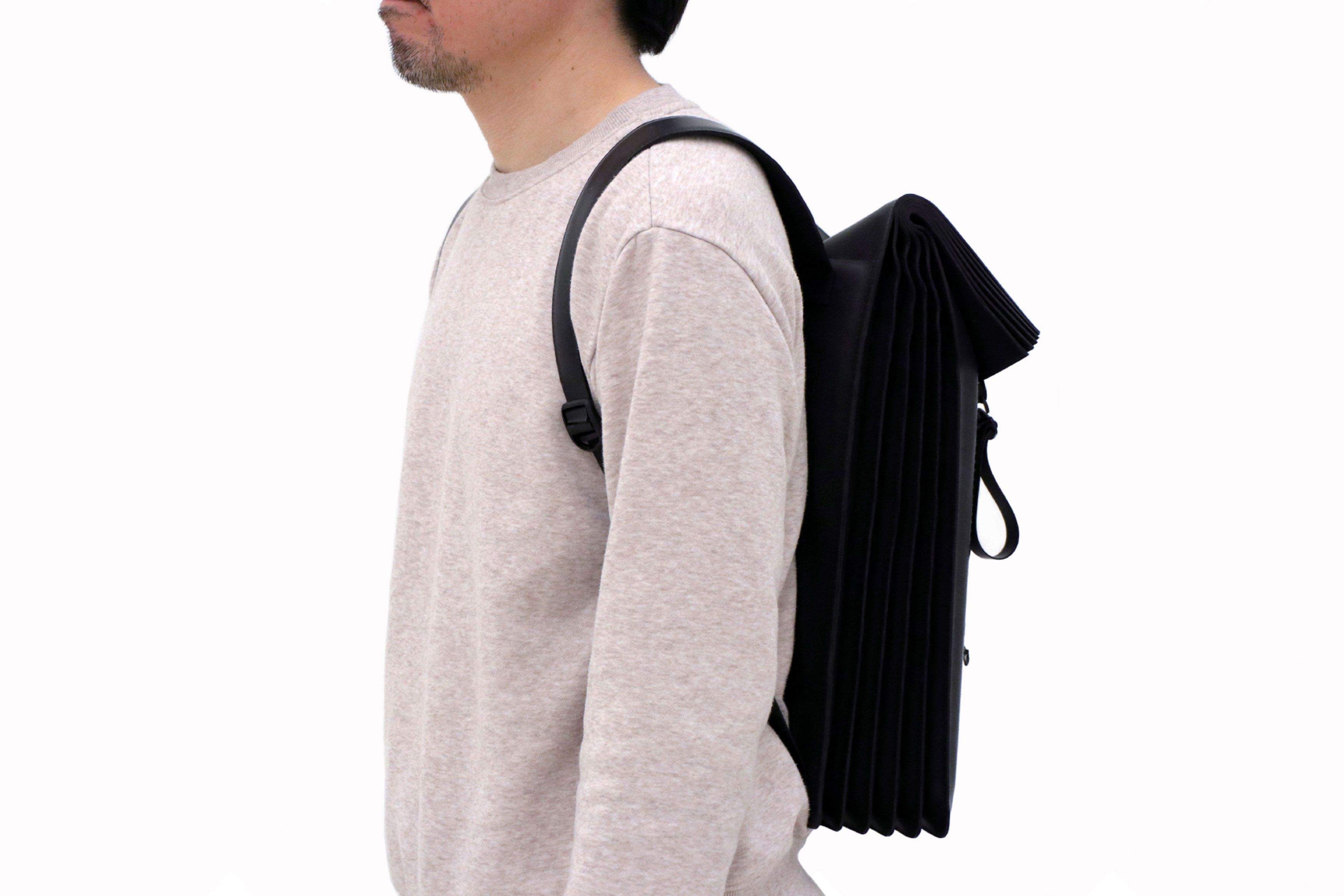 2020 red dot design concept award，Un/Limited，knapsack，black，