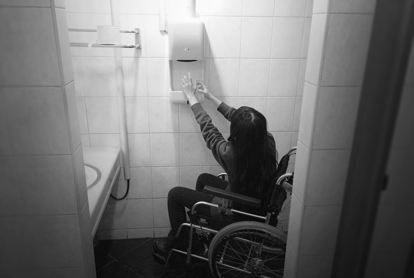 Hand dryer，convenient，practical，industrial design，Adjust height，Multidirectional use，