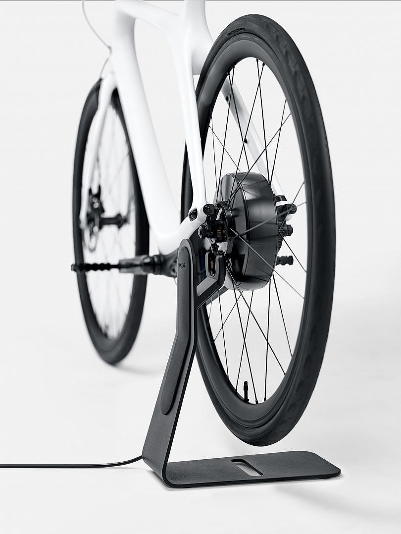 Carbon fiber bicycle，Electric auxiliary hub，Ultra light electric bicycle，Hybrid electric vehicle，Minimalism，