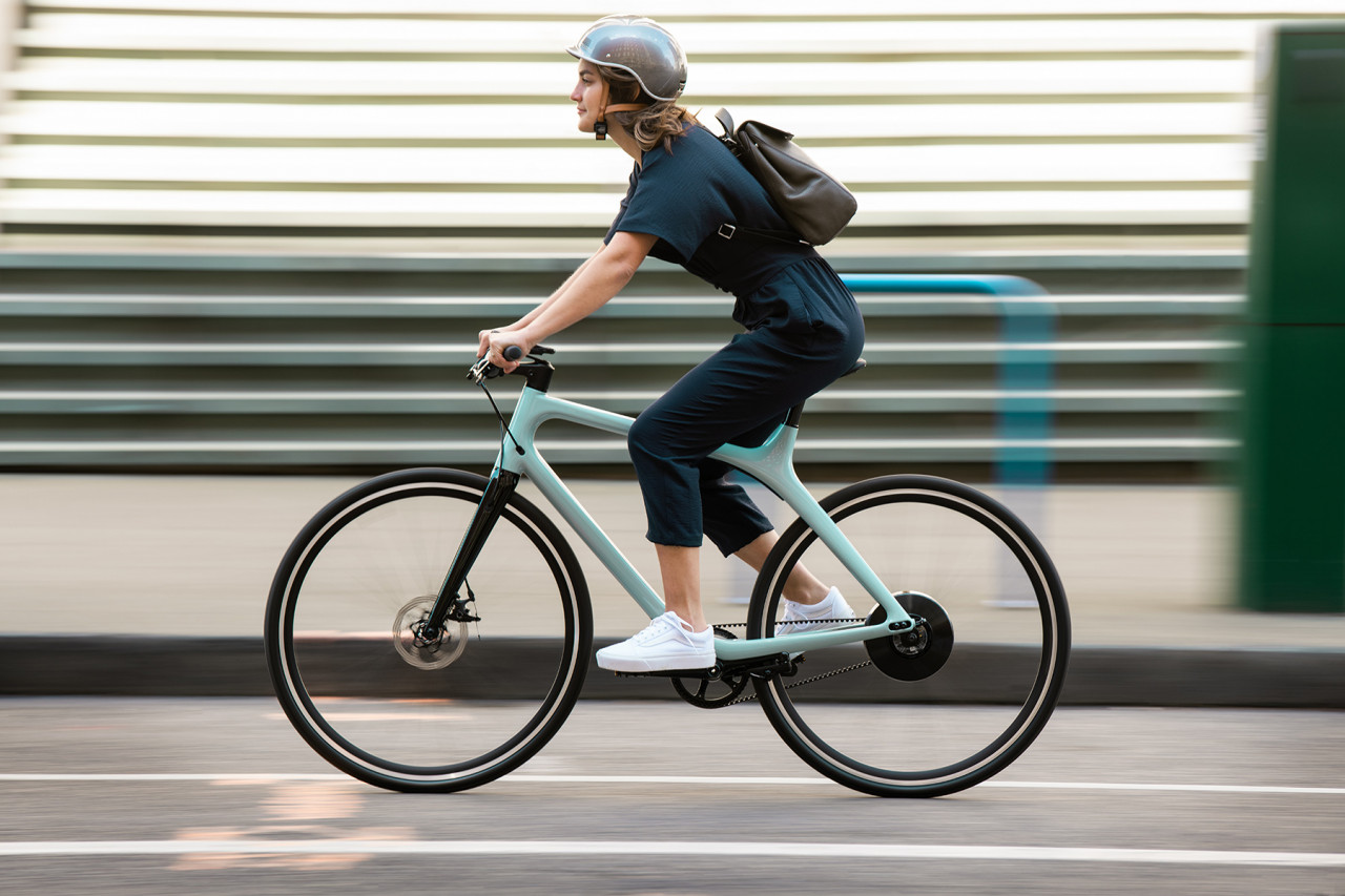 Carbon fiber bicycle，Electric auxiliary hub，Ultra light electric bicycle，Hybrid electric vehicle，Minimalism，