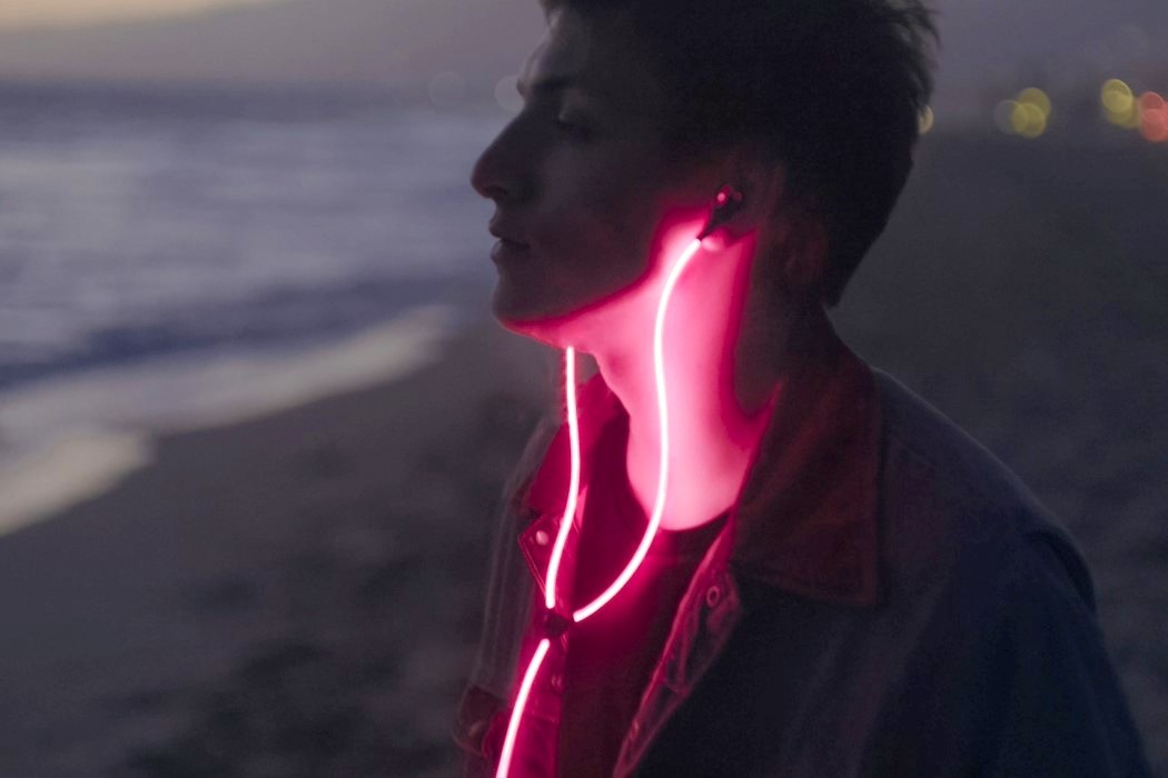 Luminous earphone，