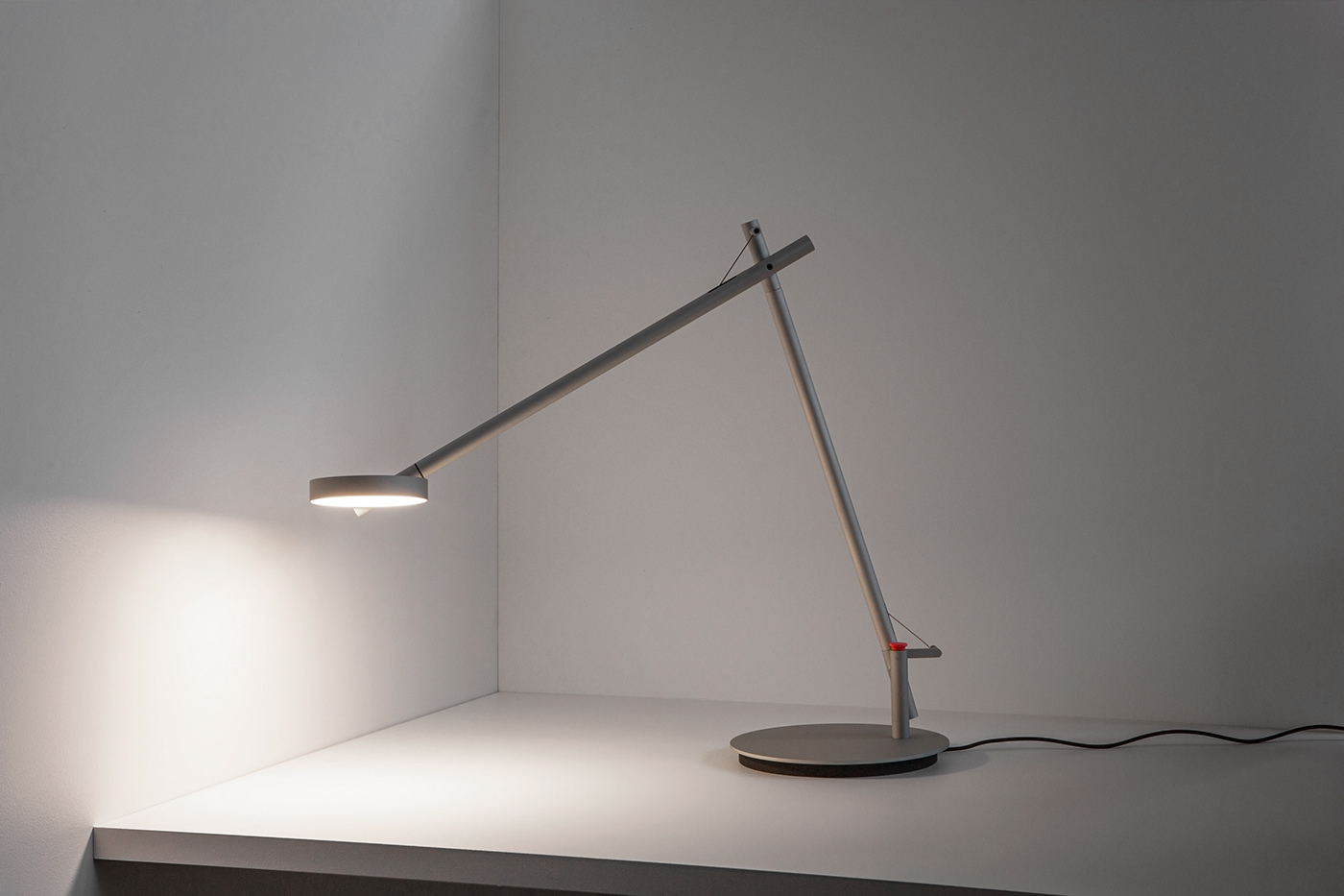 Stasis Task Lamp，Table lamp design，Metal，