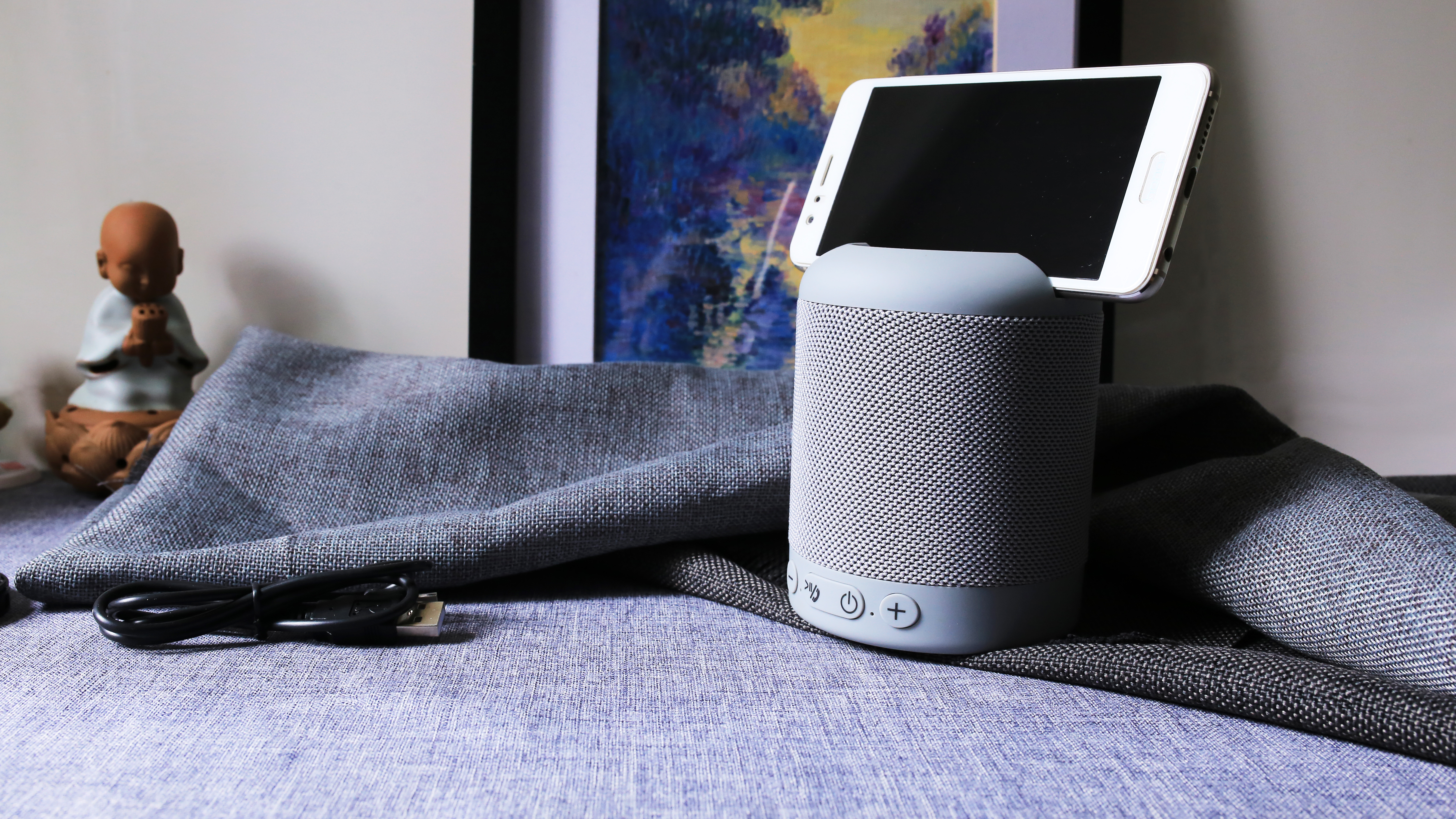 Bluetooth Speaker ，sound，Mobile phone bracket，fabric art，Simplicity，