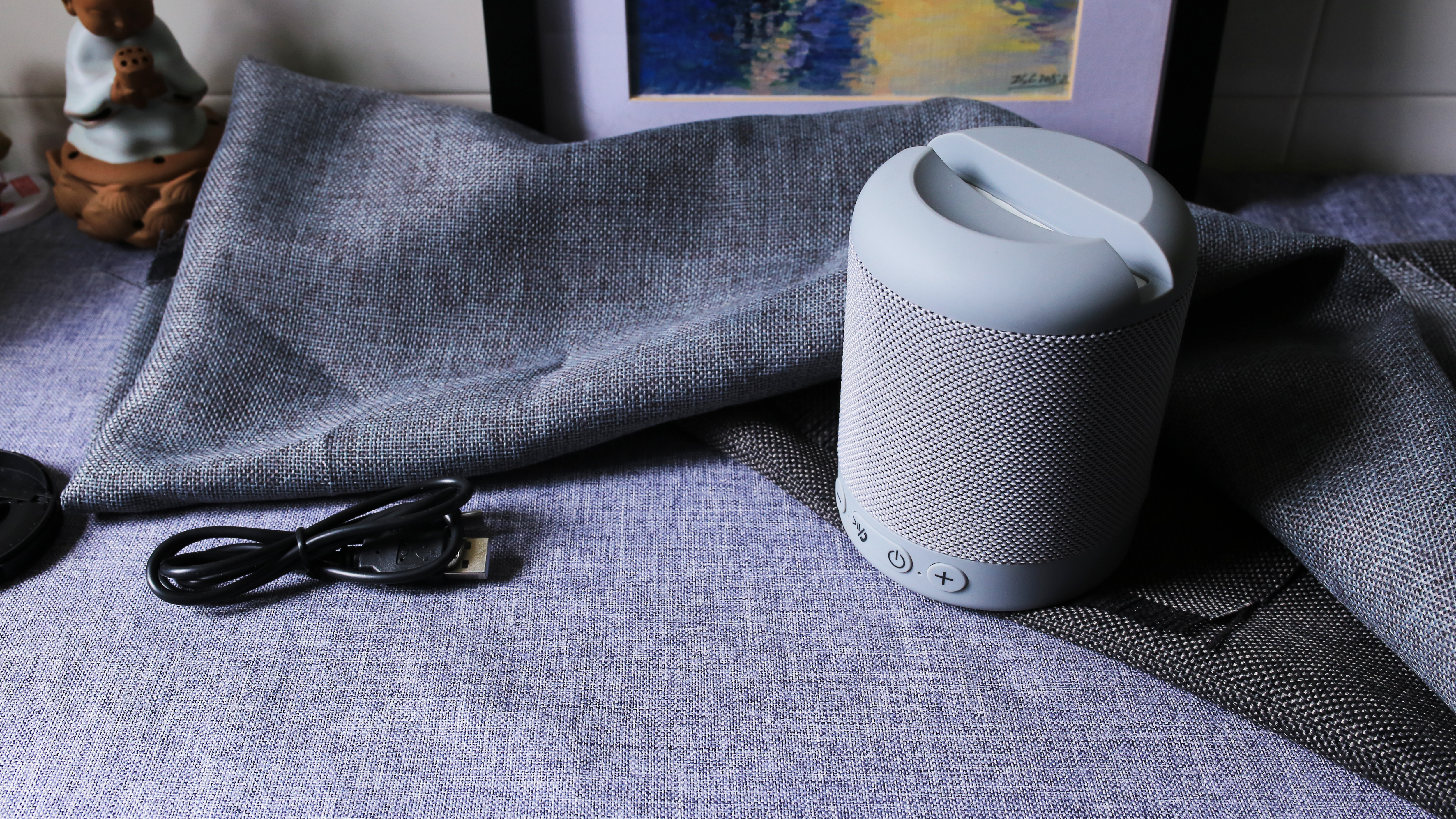 Bluetooth Speaker ，sound，Mobile phone bracket，fabric art，Simplicity，