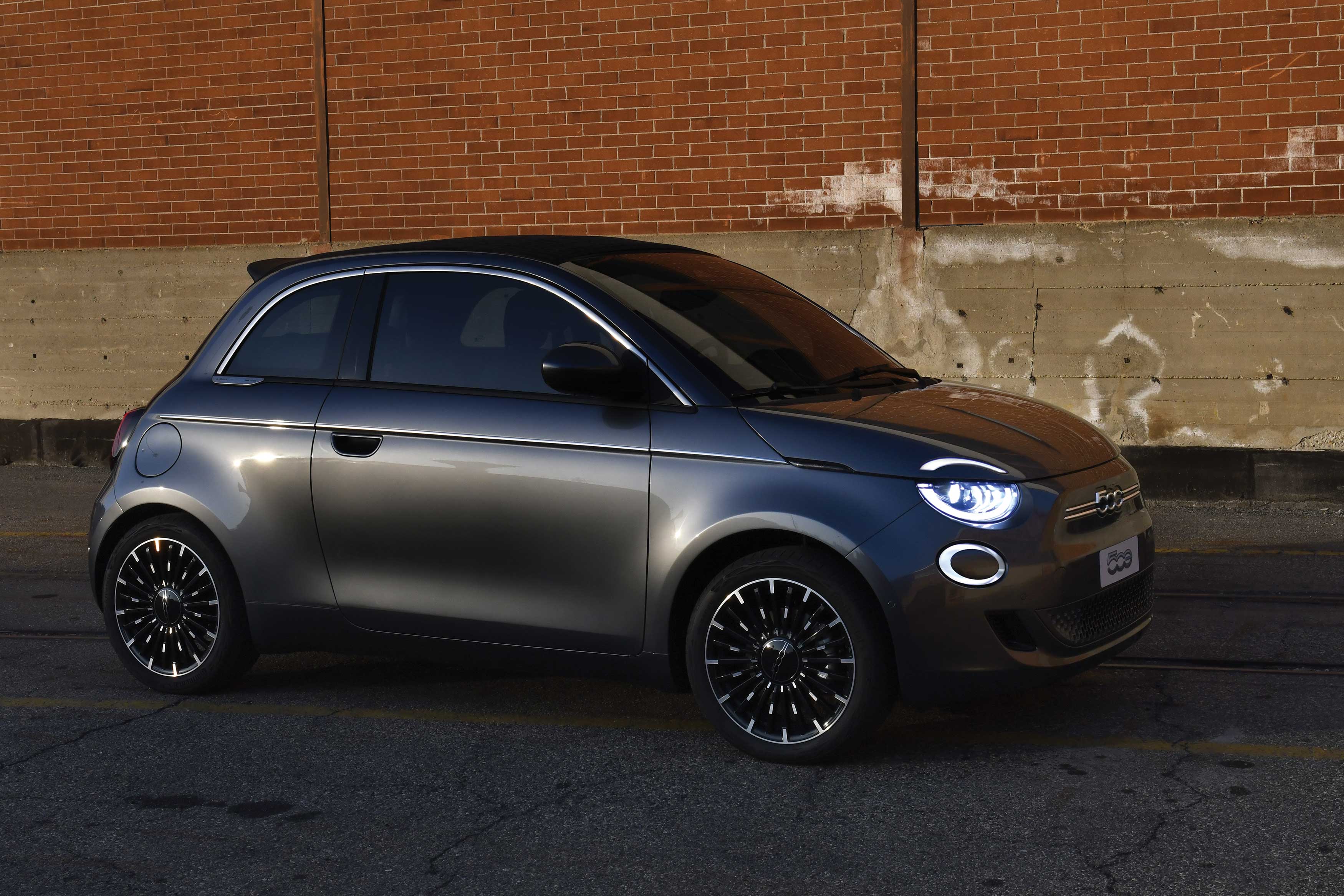 2020 red dot design concept award，automobile，New Fiat 500，LED lamp，