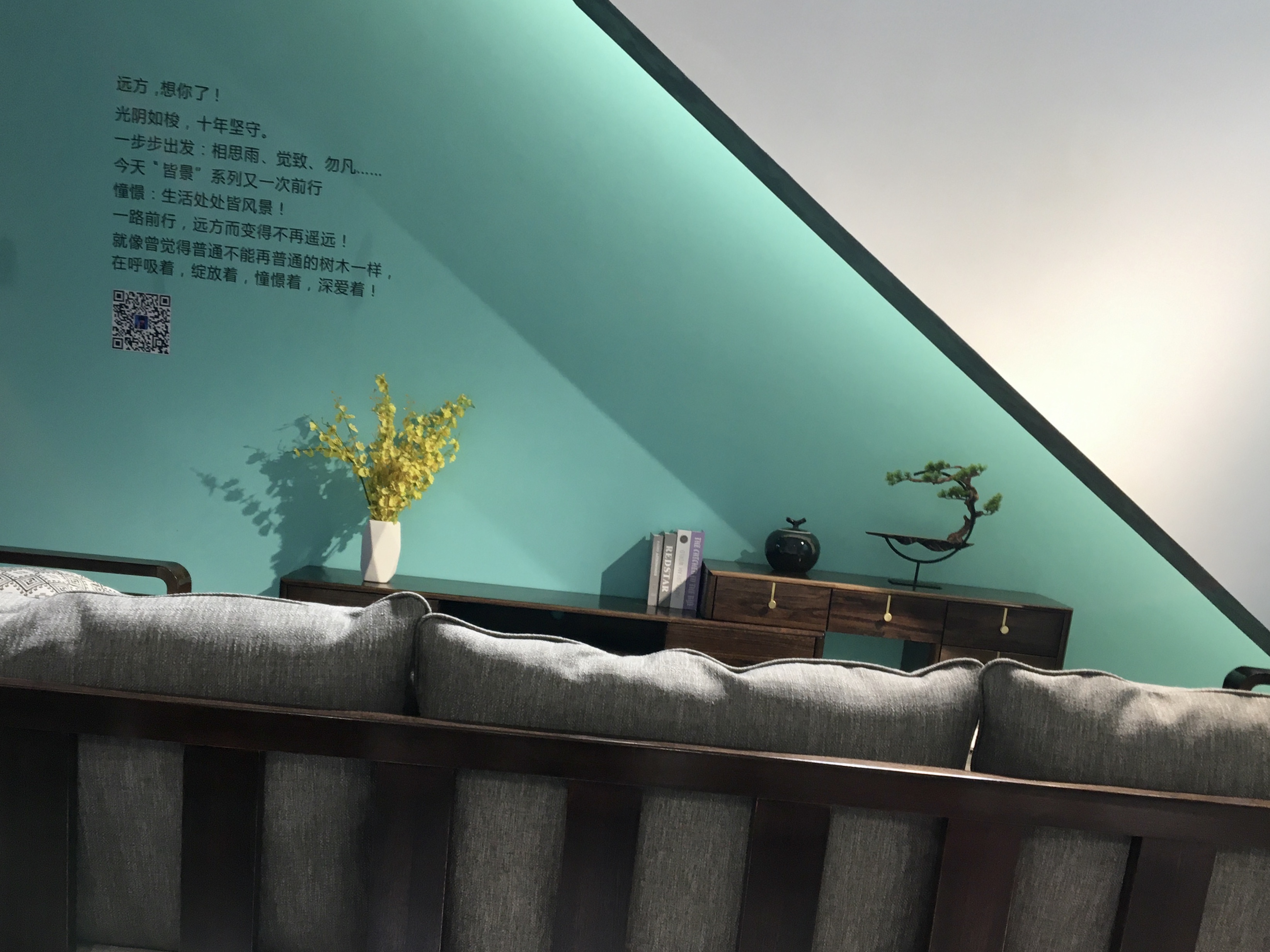 Furniture exhibition hall，color，space，