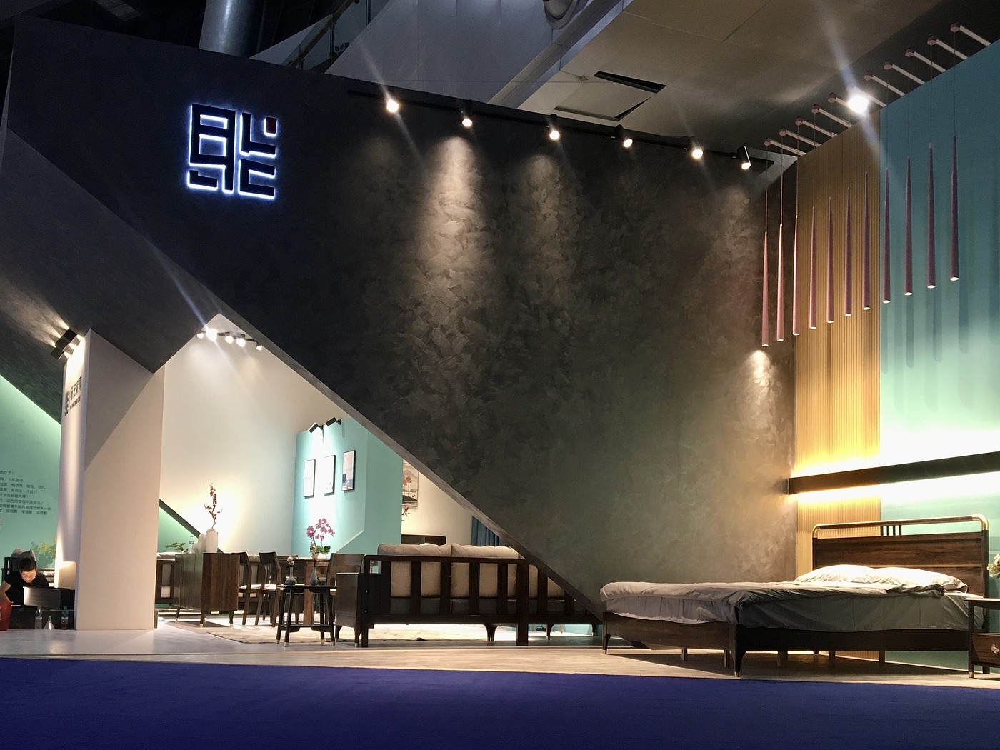 Furniture exhibition hall，color，space，