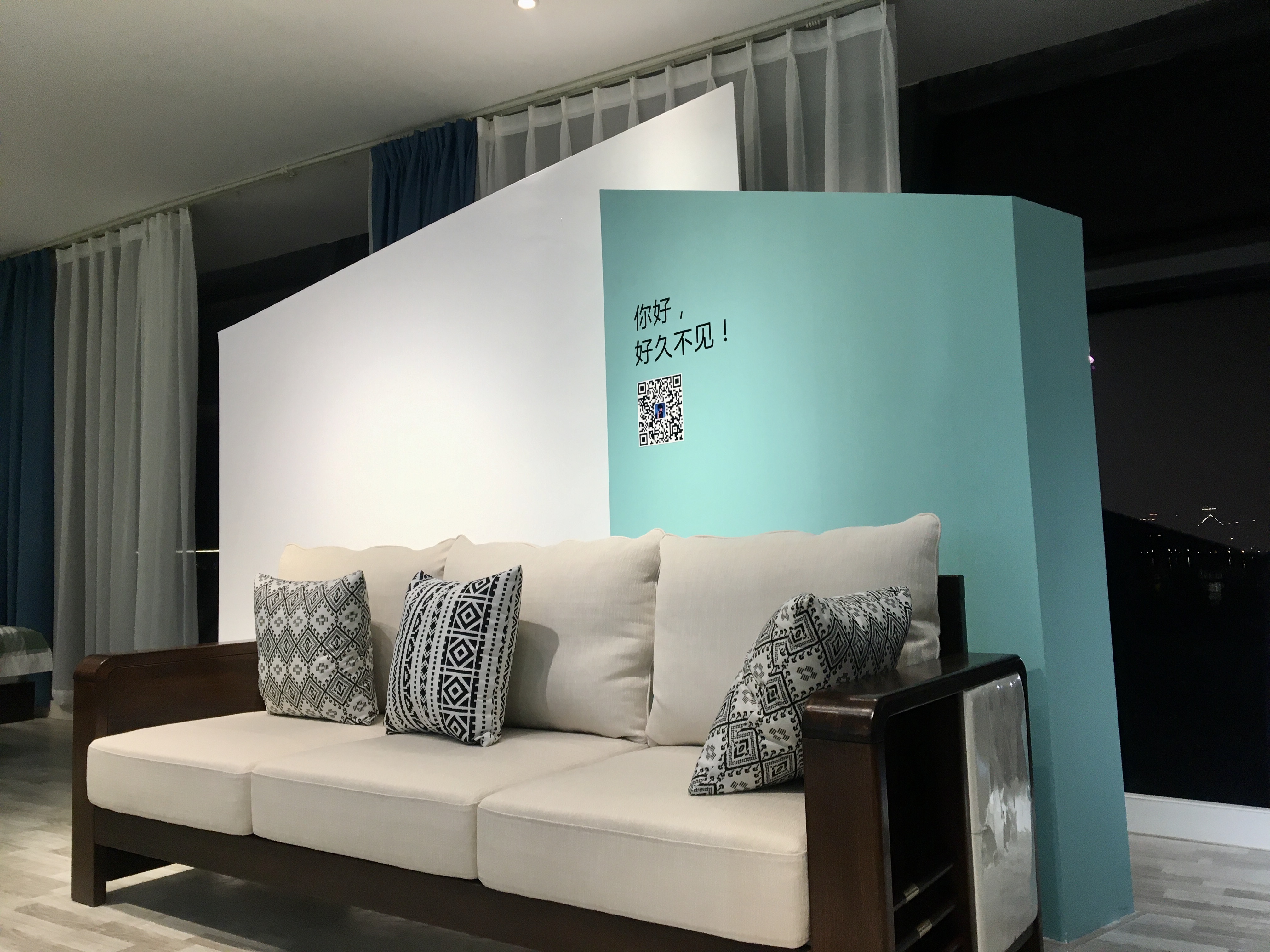 Furniture exhibition hall，color，space，