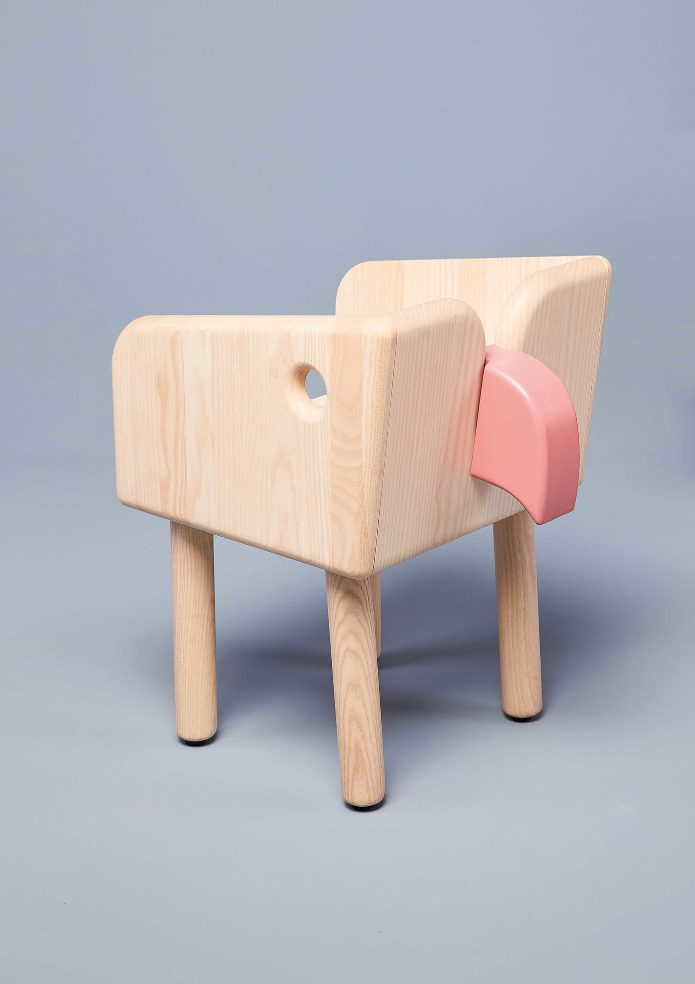 2020 red dot design concept award，Anuk，child seat，furniture，Solid wood，seamless，