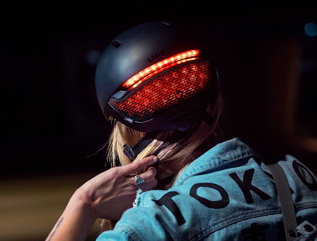 Helmet，Ride，Warning light，