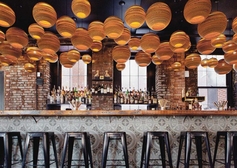 a chandelier，Corrugated paper，environment protection，recovery，