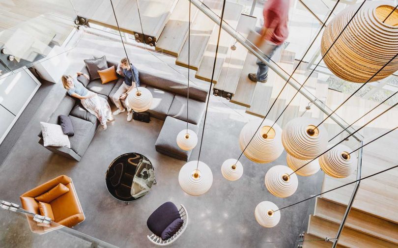 a chandelier，Corrugated paper，environment protection，recovery，