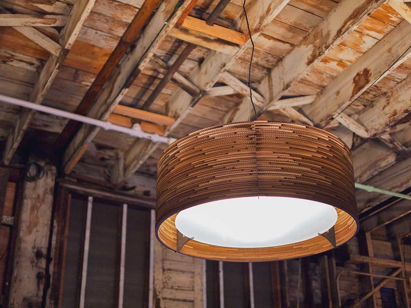 a chandelier，Corrugated paper，environment protection，recovery，