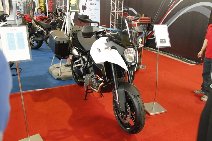 two thousand and eleven，Modified vehicle，