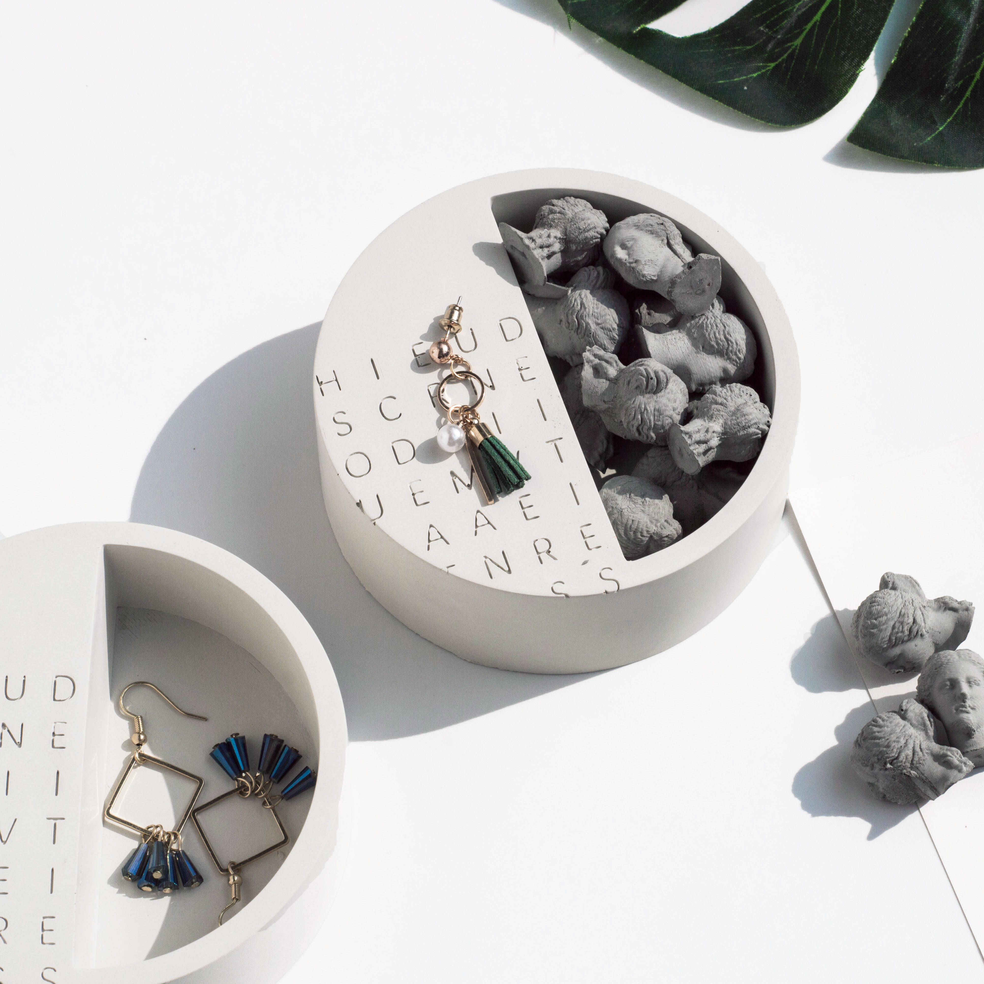 Original handwork，Positive and negative geometry，Fair faced concrete，