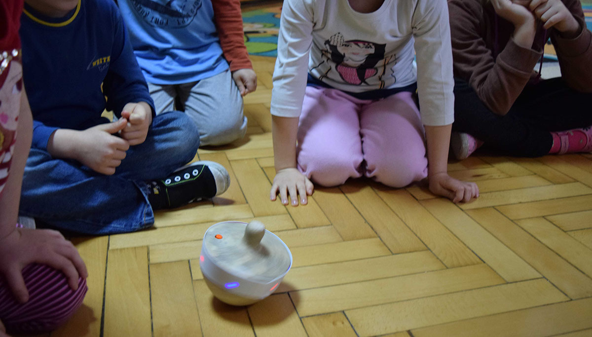 top，Toy design，Dazzle color，