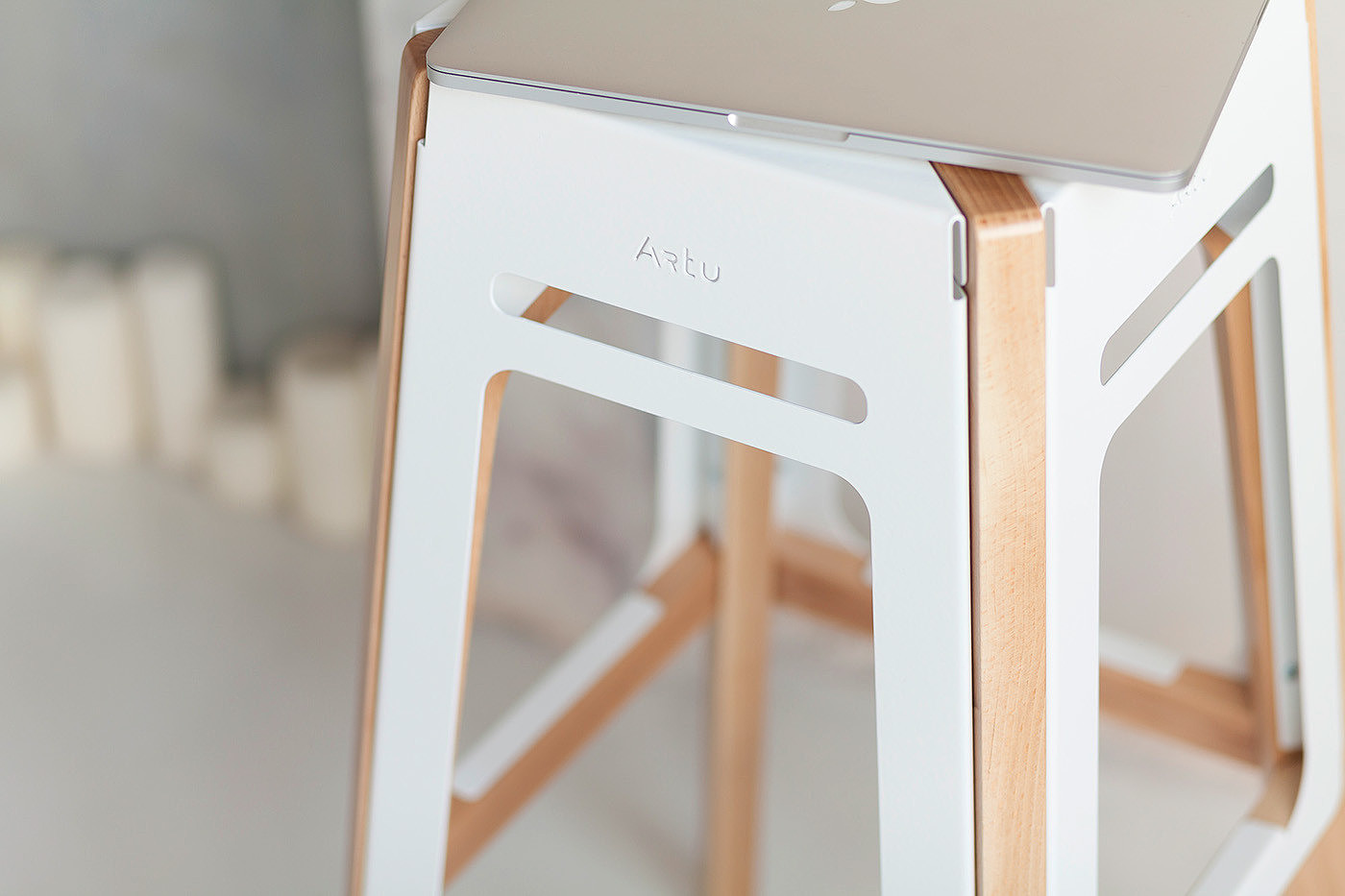 Bar chair，Metal，wood，combination，