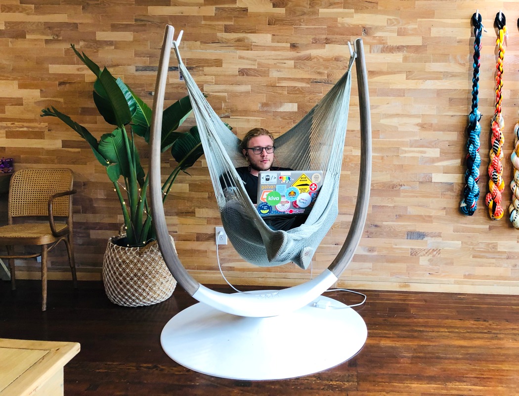 Folks，deck chair，Sitting posture，Hammock chair，leisure time，