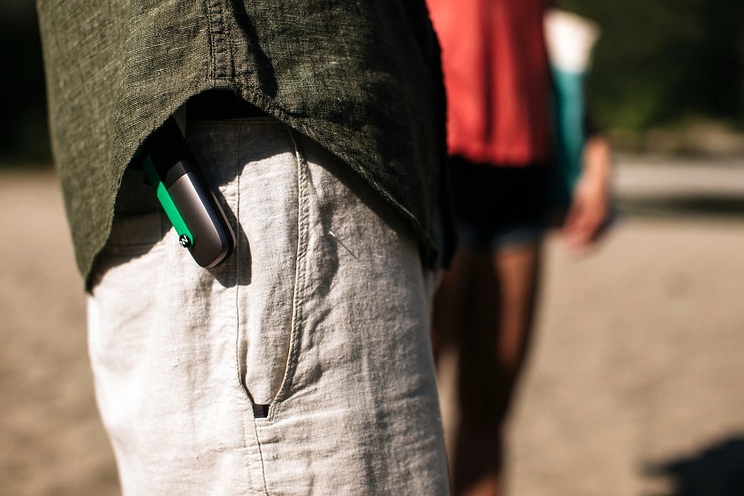 Mobile companion，Precise positioning，Bluetooth connectivity ，radio communication，Rescue application，droplets，