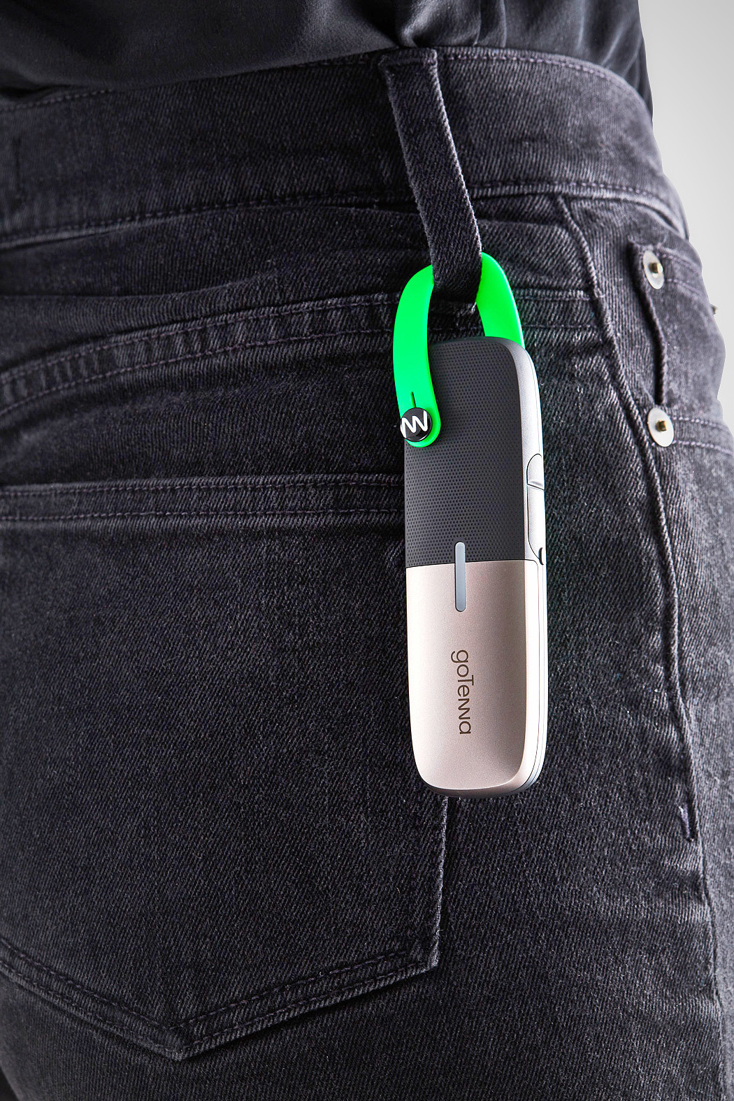 Mobile companion，Precise positioning，Bluetooth connectivity ，radio communication，Rescue application，droplets，