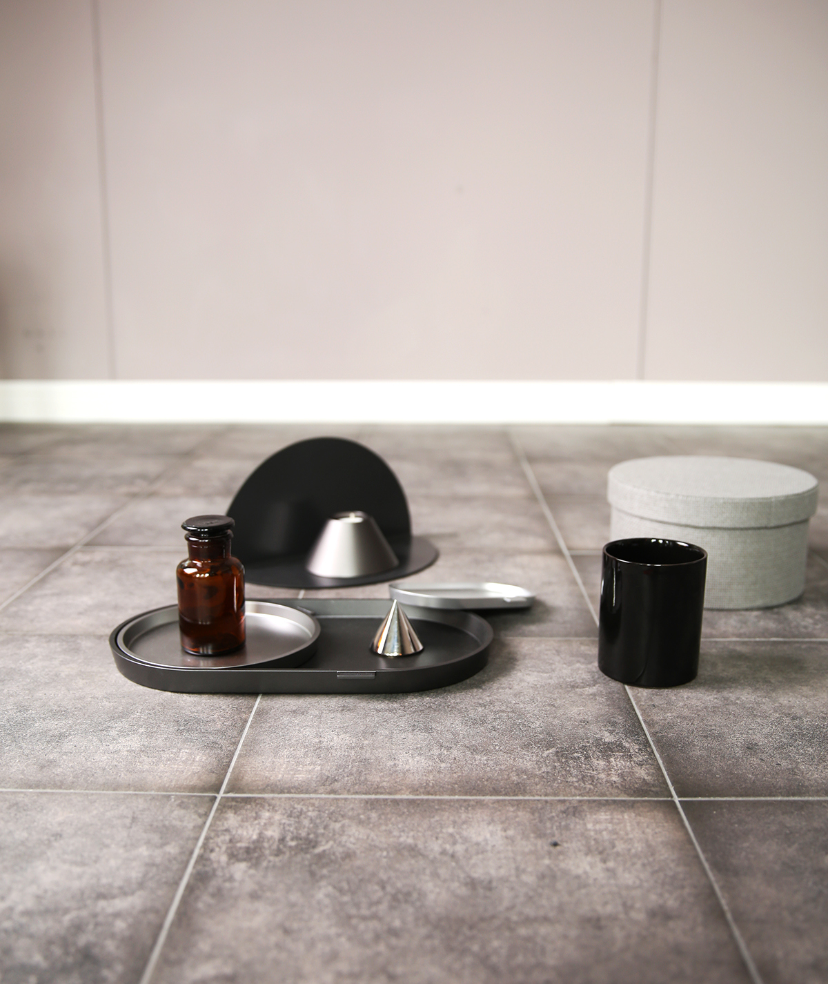 Tray，simple and easy，circular，Can overlap，industrial design，