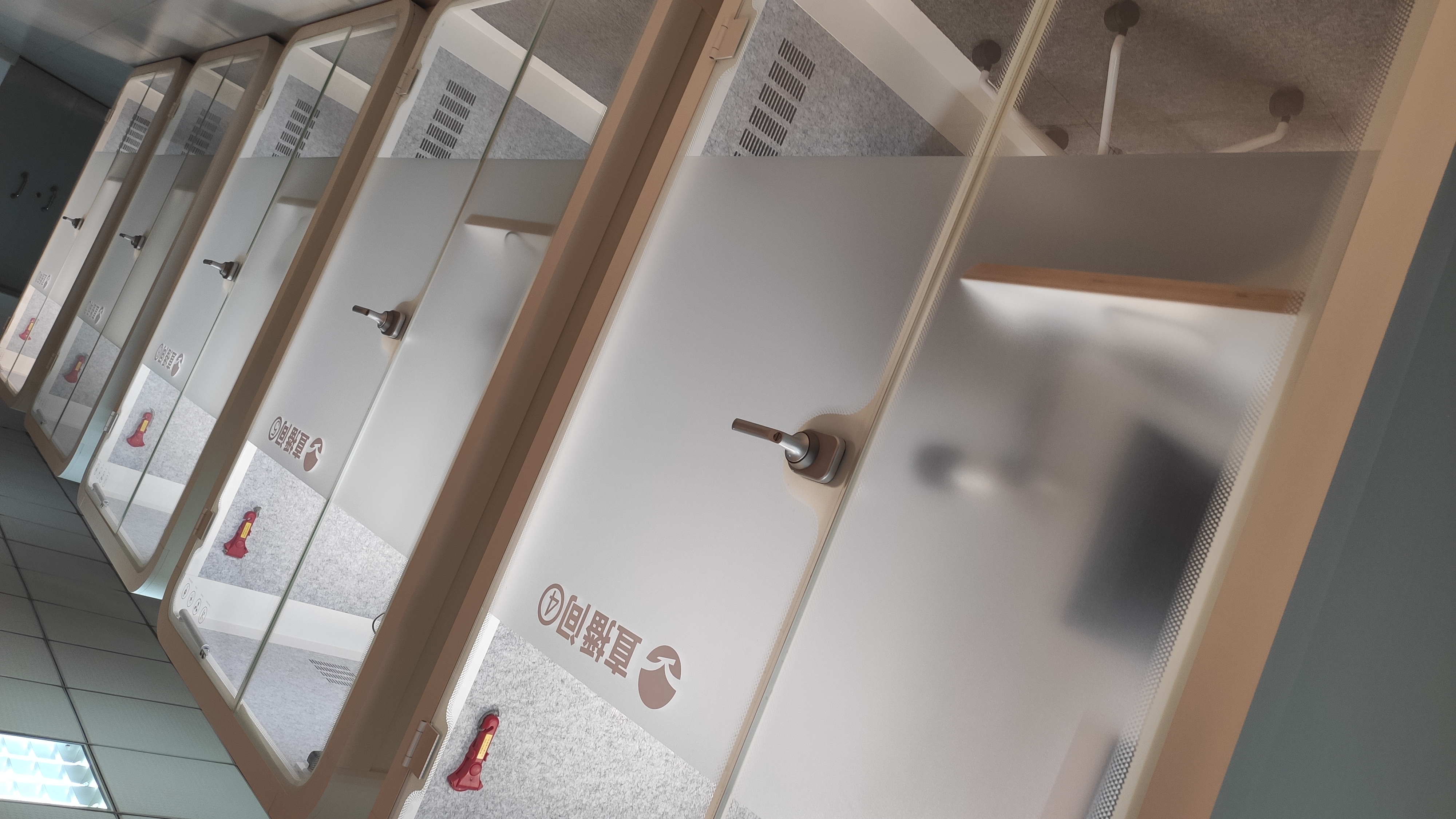 Live broadcast cabin, lesson recording room, online education，