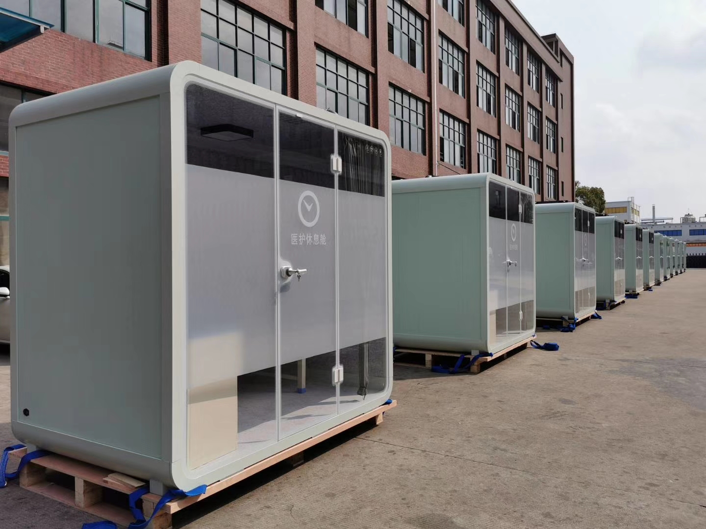 Mobile isolation cabin, activity ward, medical live broadcast，