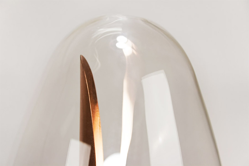 Desk lamp，clever，Unique shape，lyra，Sheet metal，Scattering degree，Physical regulation，