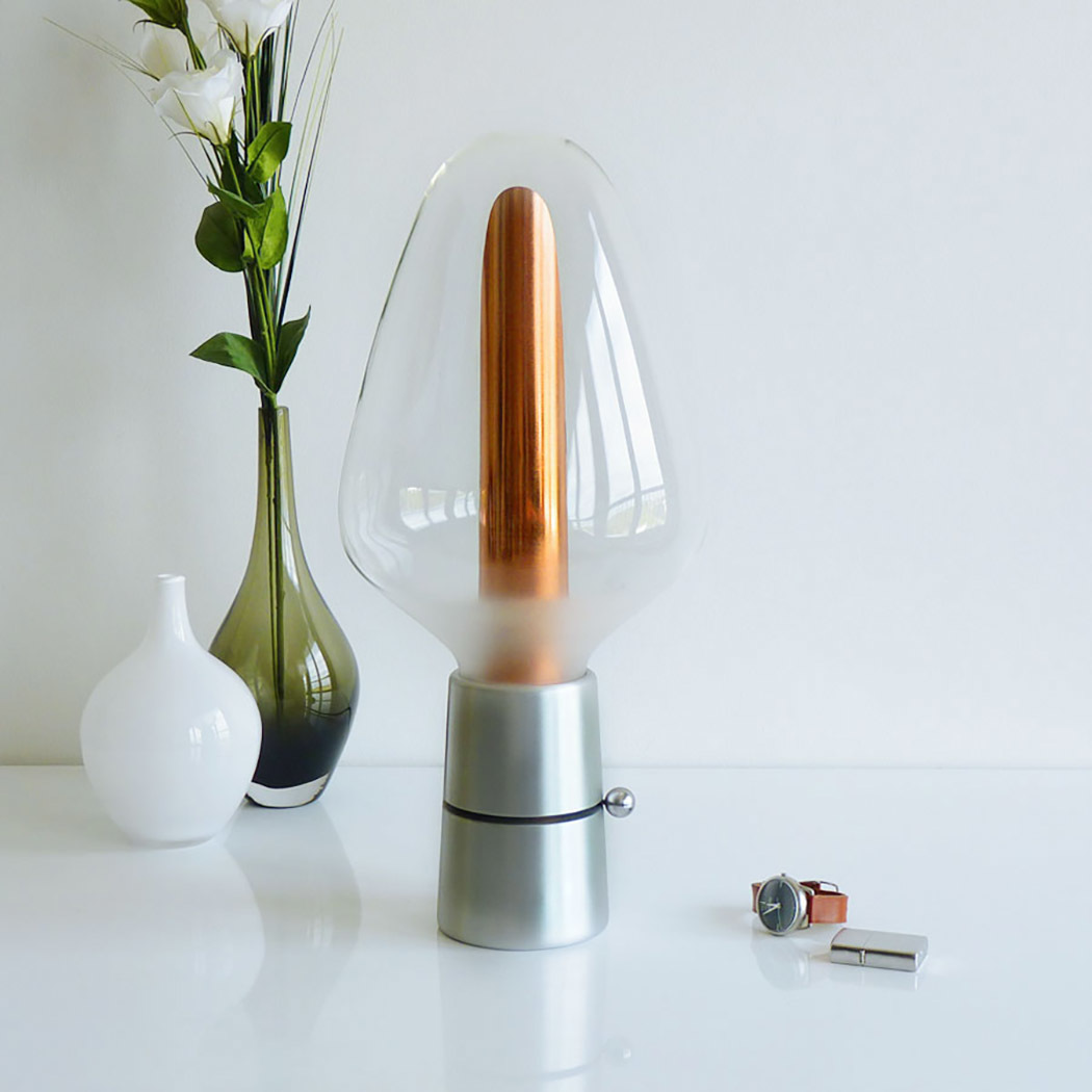 Desk lamp，clever，Unique shape，lyra，Sheet metal，Scattering degree，Physical regulation，