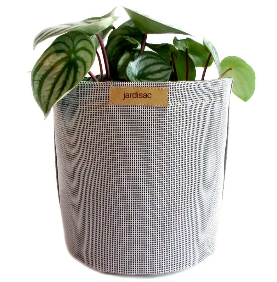 Plastic flowerpot，durable，solid，ventilation，inspiration，