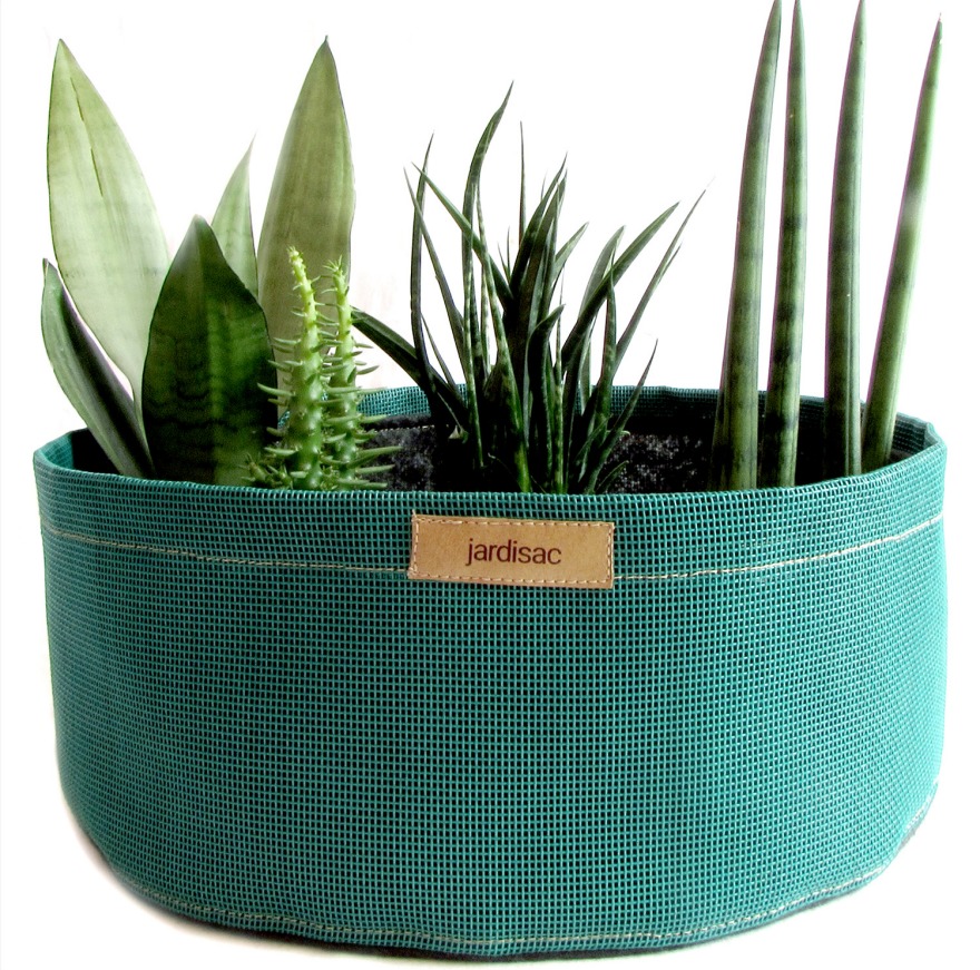 Plastic flowerpot，durable，solid，ventilation，inspiration，